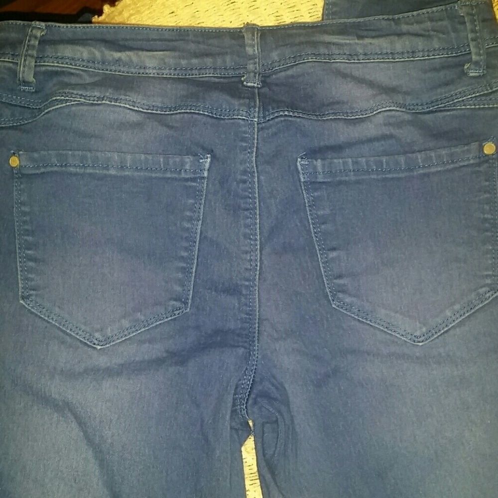 3/$15 Stretchy skinny jeans, great condition - Picture 5 of 5